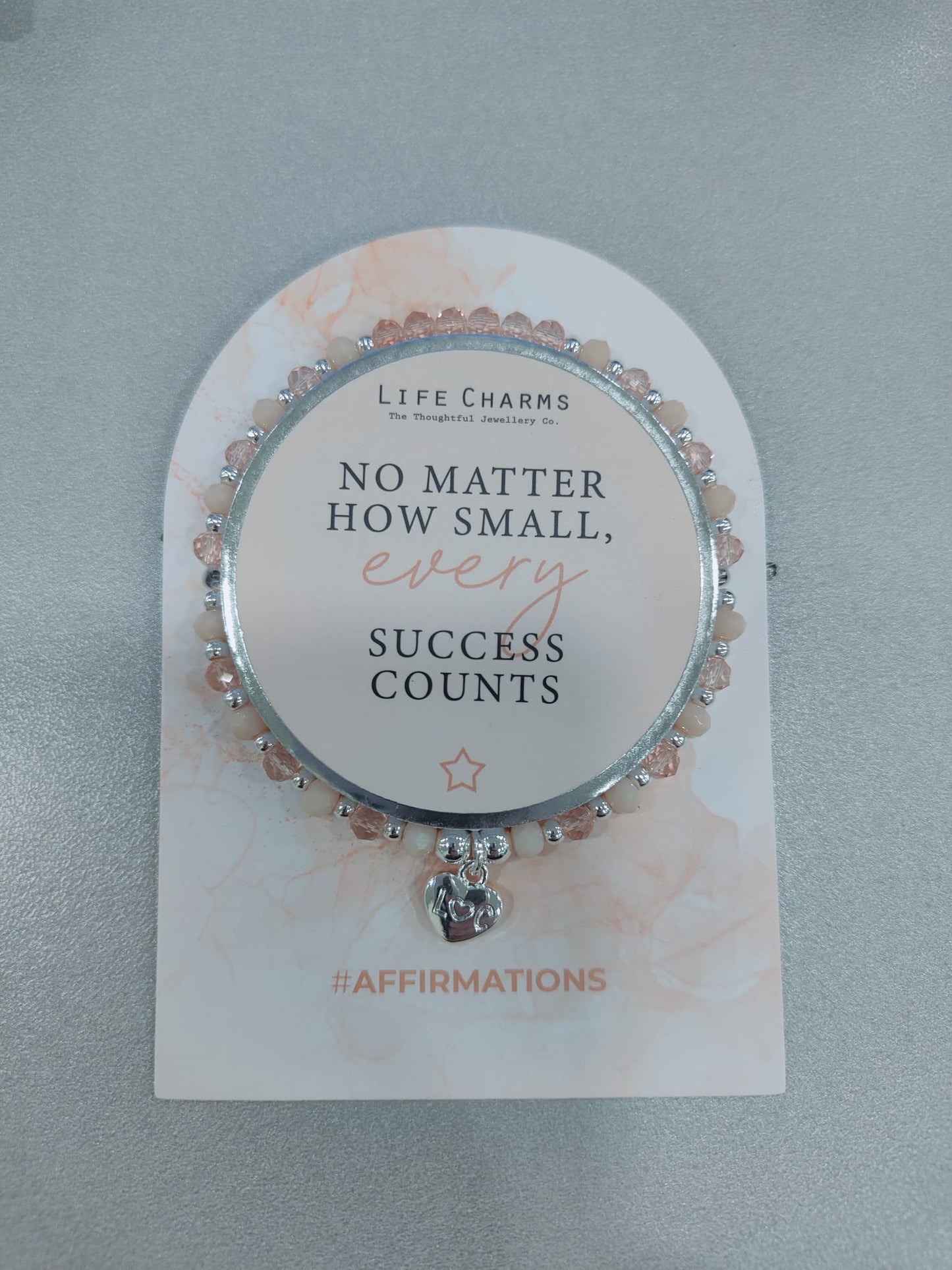 Bracciale con affermazione in cristallo arancione